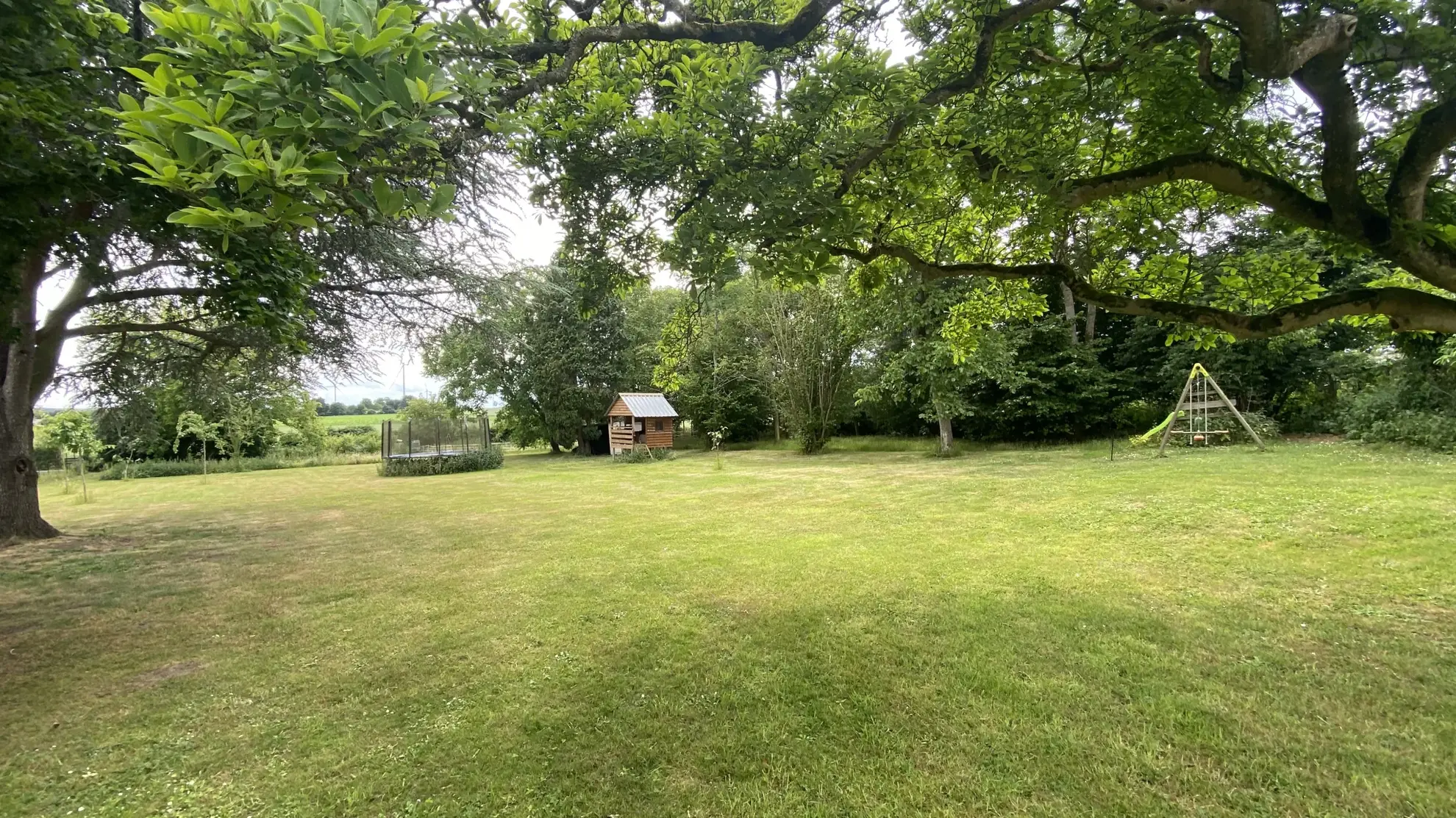 Maison spacieuse de 5 chambres proche Noyon et Roye avec garage et terrain 