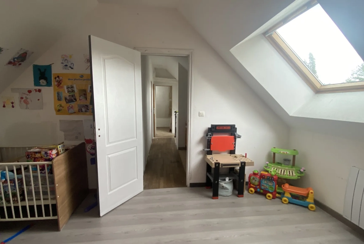 Maison spacieuse de 5 chambres proche Noyon et Roye avec garage et terrain 