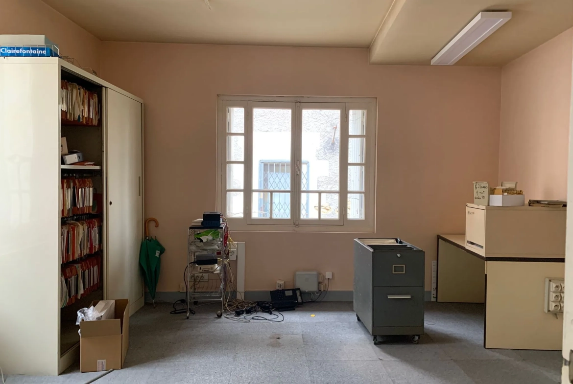 Bâtisse en pierre au cœur de Pellegrue avec potentiel d'aménagement 