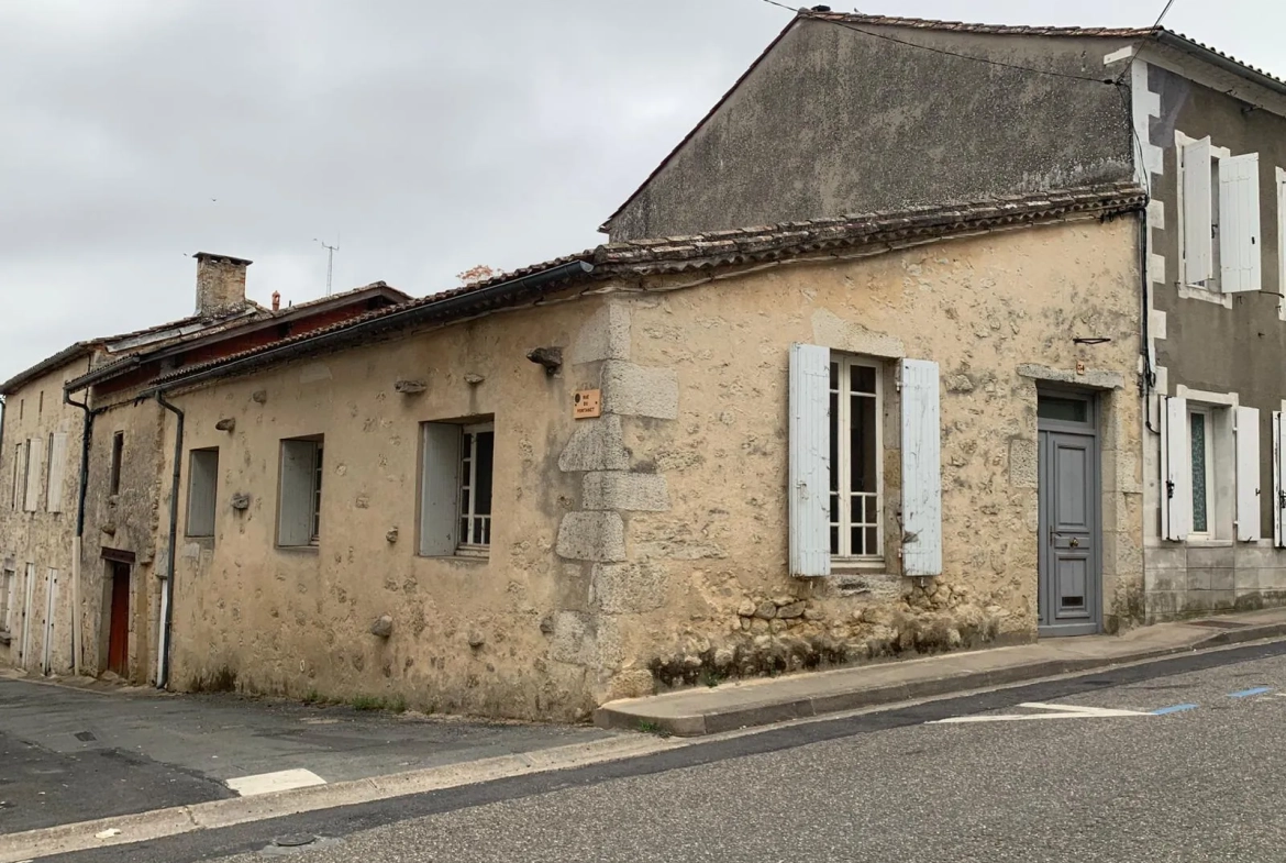 Bâtisse en pierre au cœur de Pellegrue avec potentiel d'aménagement 
