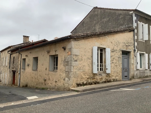 Bâtisse en pierre au cœur de Pellegrue avec potentiel d'aménagement
