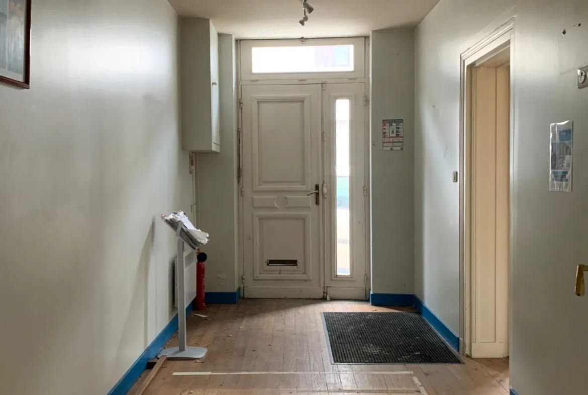 Bâtisse en pierre au cœur de Pellegrue avec potentiel d'aménagement 