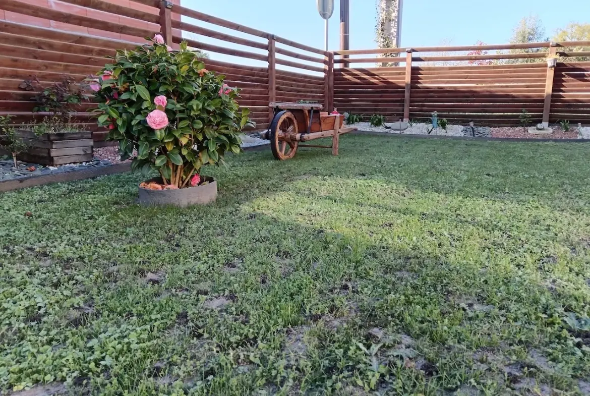Belle maison 4 pièces de 124 m² avec jardin et terrasse à Fargues 