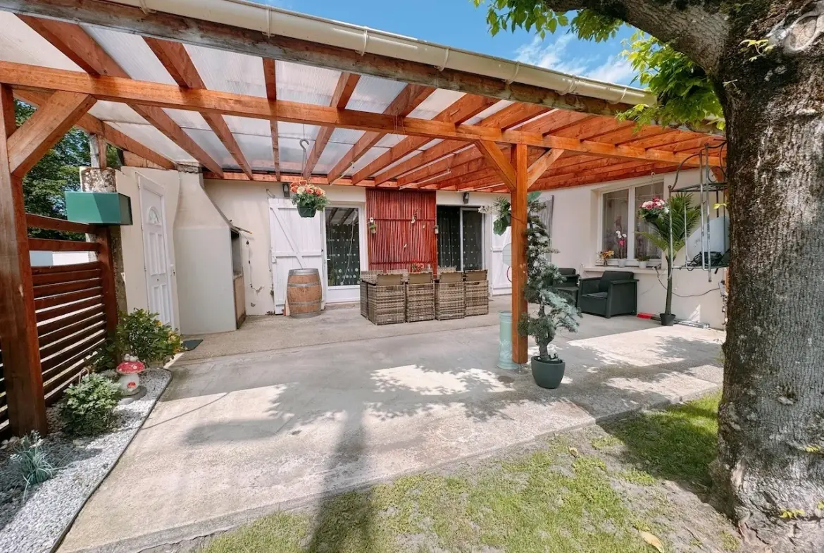 Belle maison 4 pièces de 124 m² avec jardin et terrasse à Fargues 