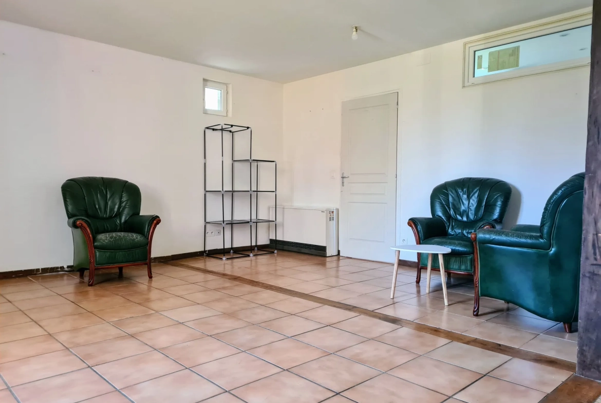Maison familiale à vendre avec revenu locatif à Beaumont la Ferrière 