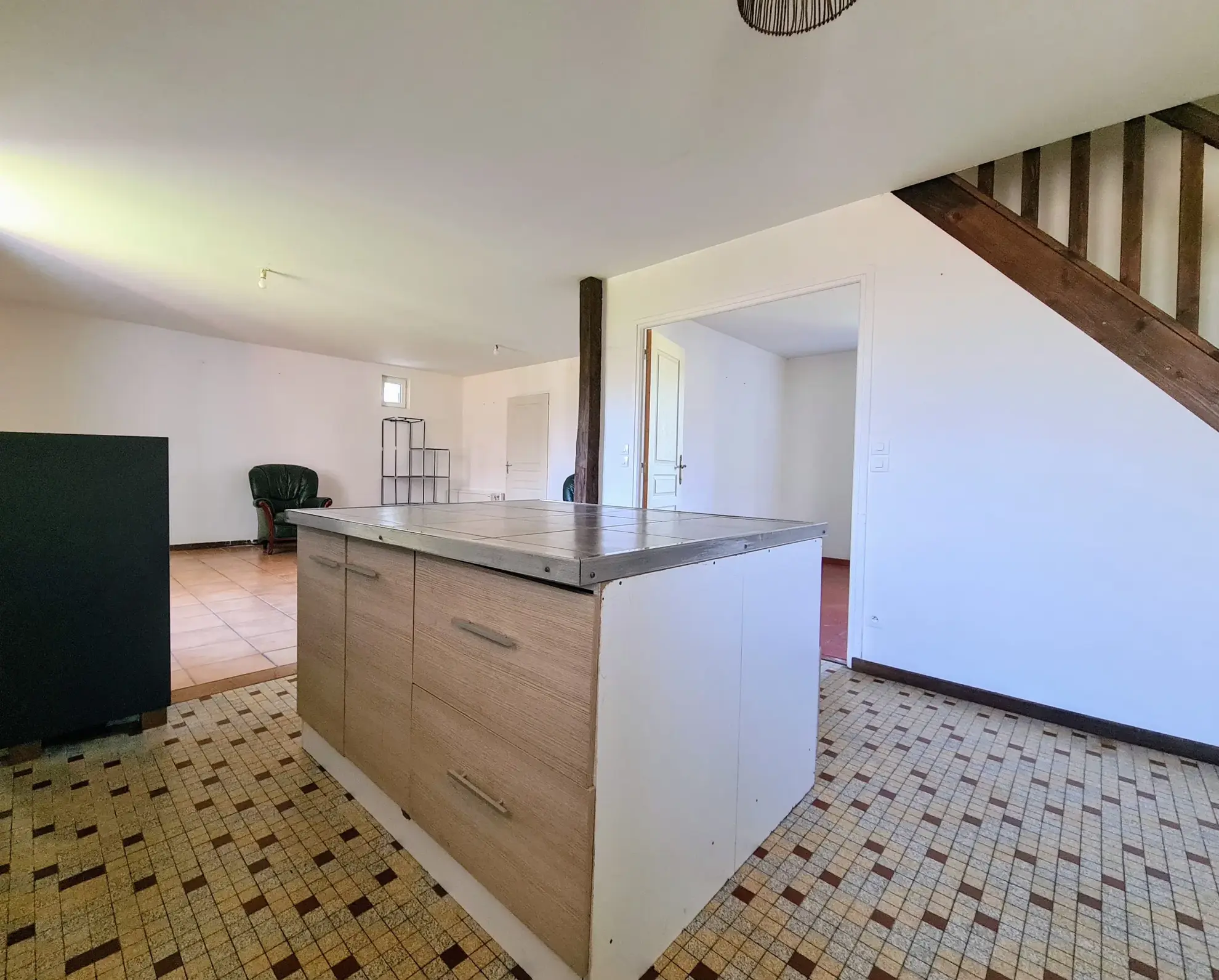 Maison familiale à vendre avec revenu locatif à Beaumont la Ferrière 