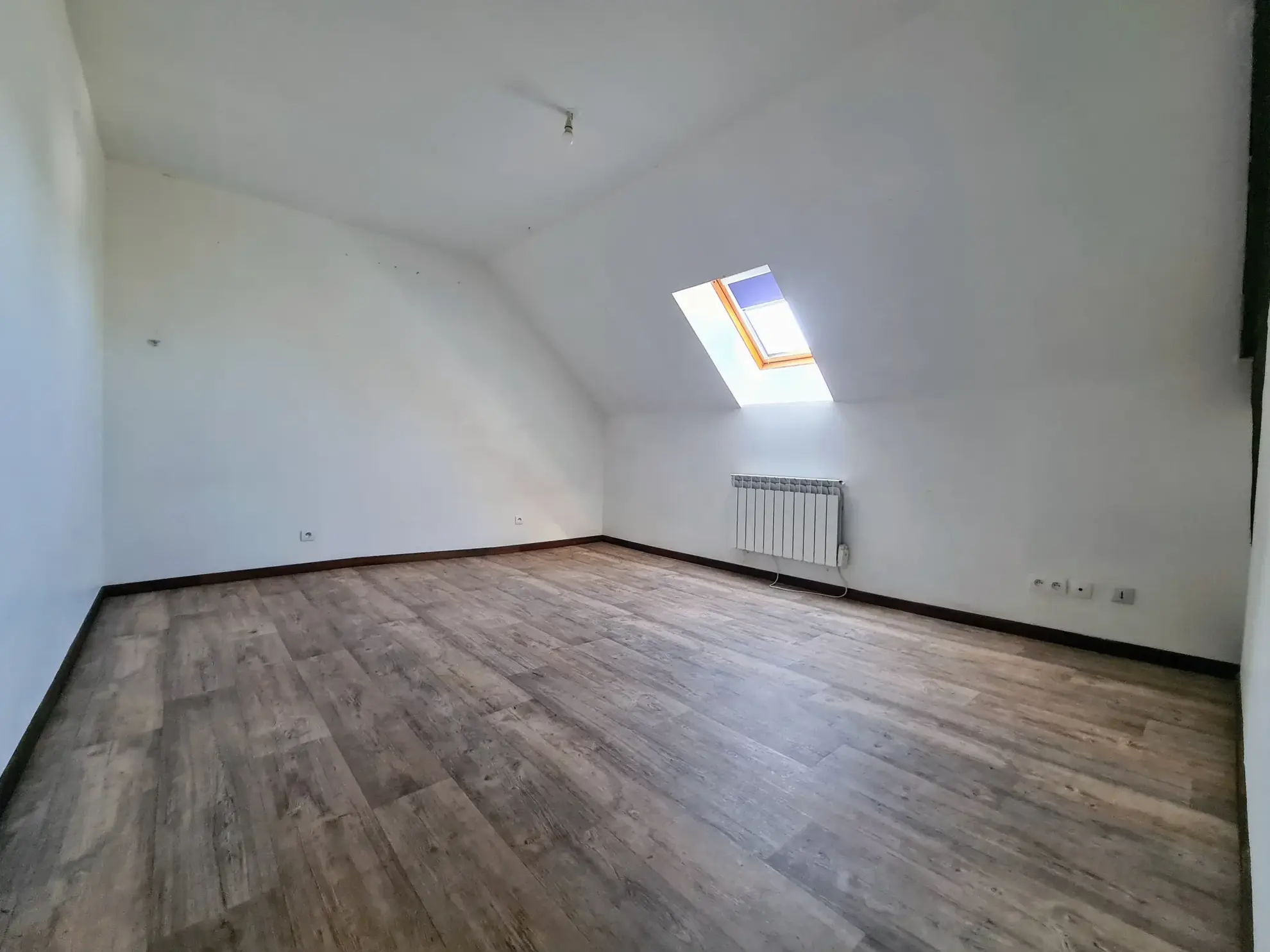 Maison familiale à vendre avec revenu locatif à Beaumont la Ferrière 
