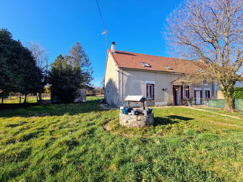 Maison familiale à vendre avec revenu locatif à Beaumont la Ferrière