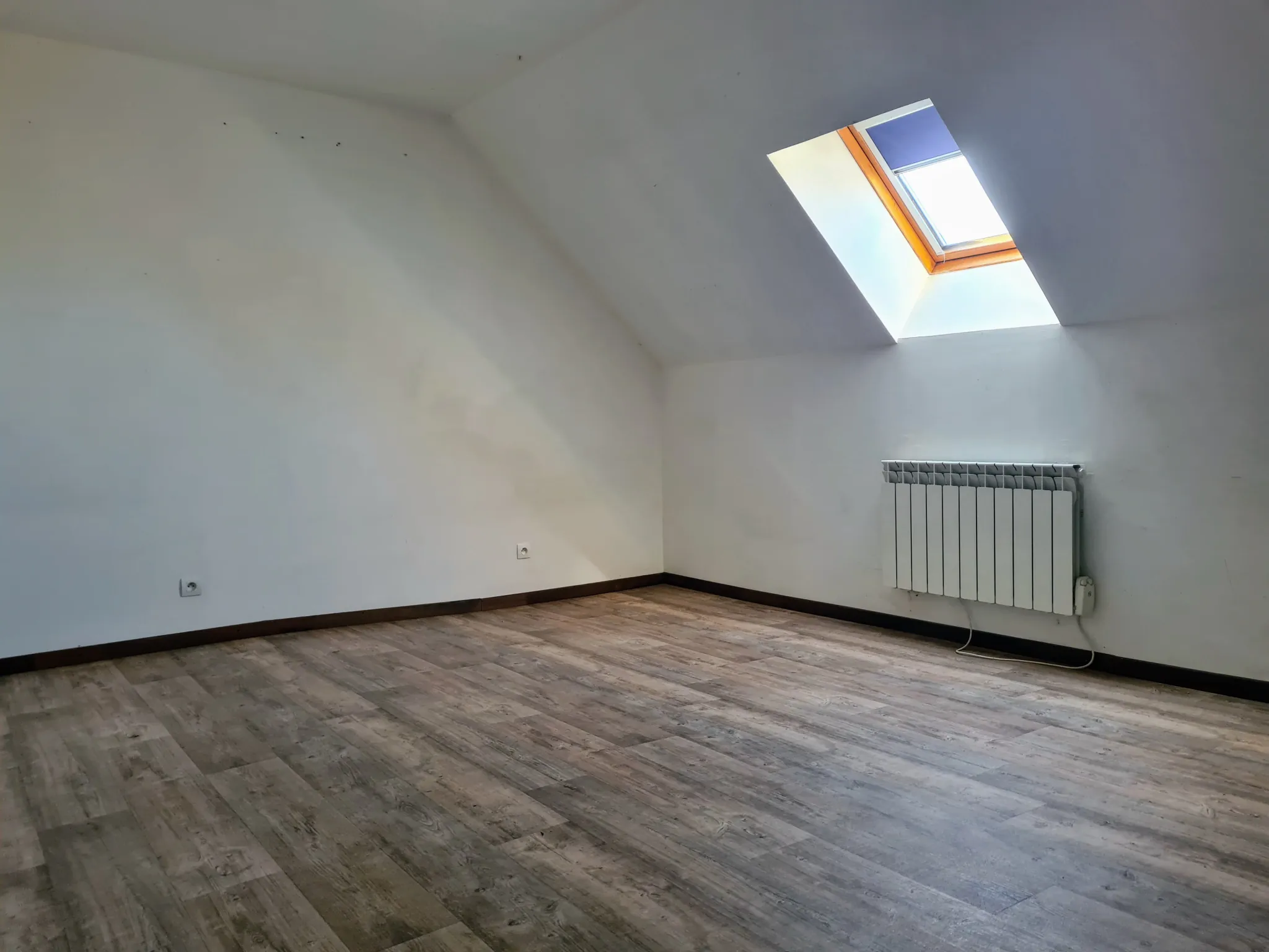 Maison familiale à vendre avec revenu locatif à Beaumont la Ferrière 
