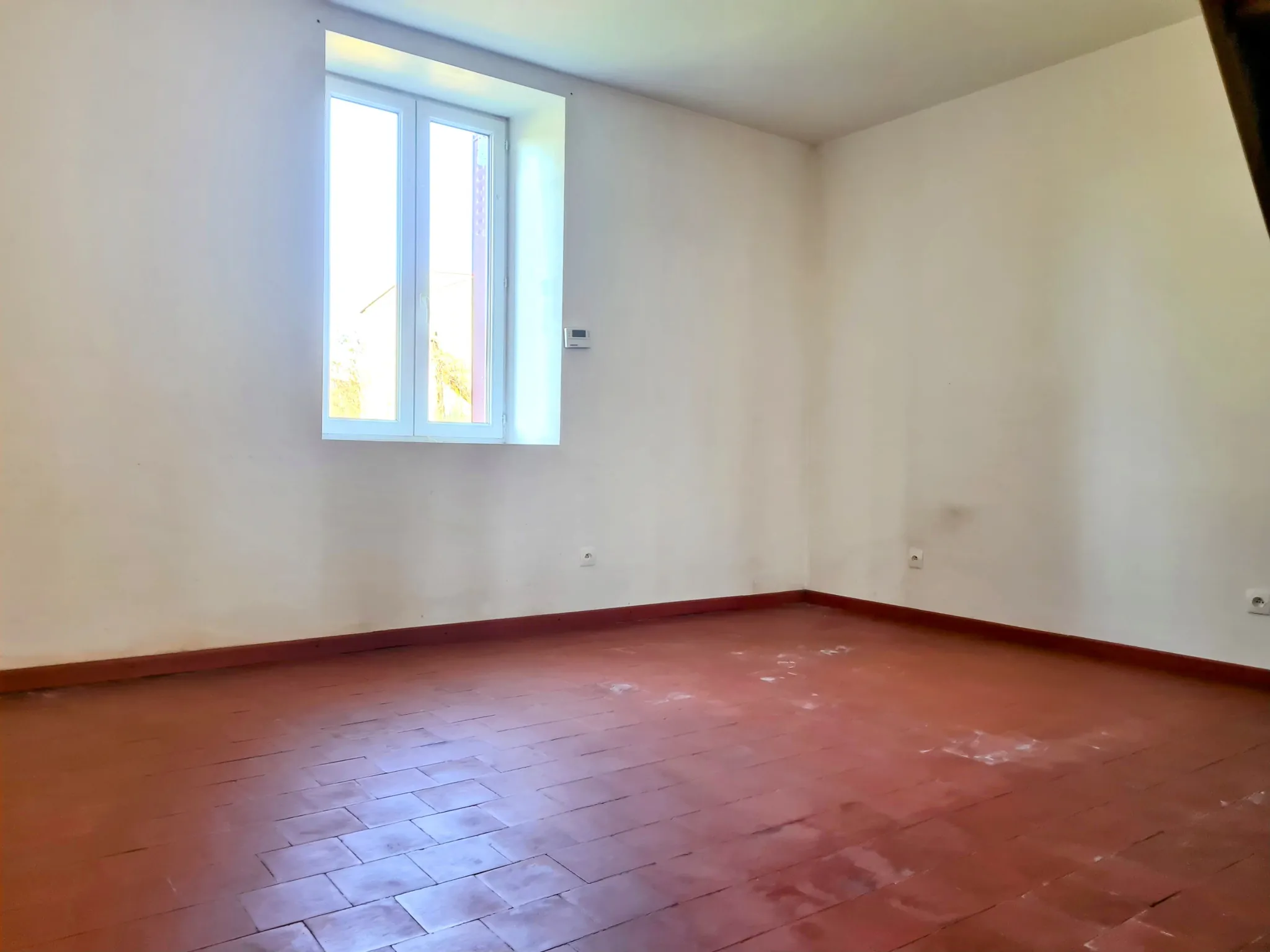 Maison familiale à vendre avec revenu locatif à Beaumont la Ferrière 