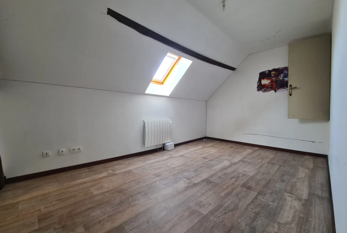Maison familiale à vendre avec revenu locatif à Beaumont la Ferrière 