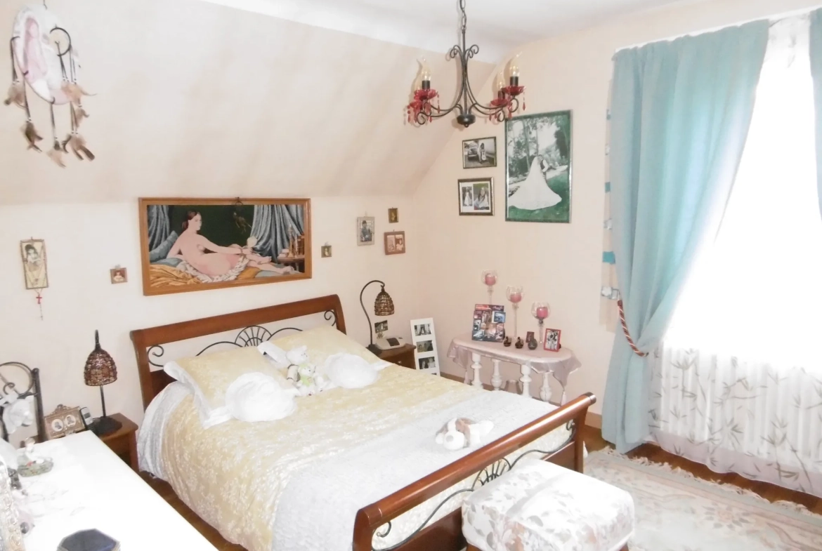 Charmante maison à Vendôme, proche TGV, terrain de 362 m² avec garage et terrasse 