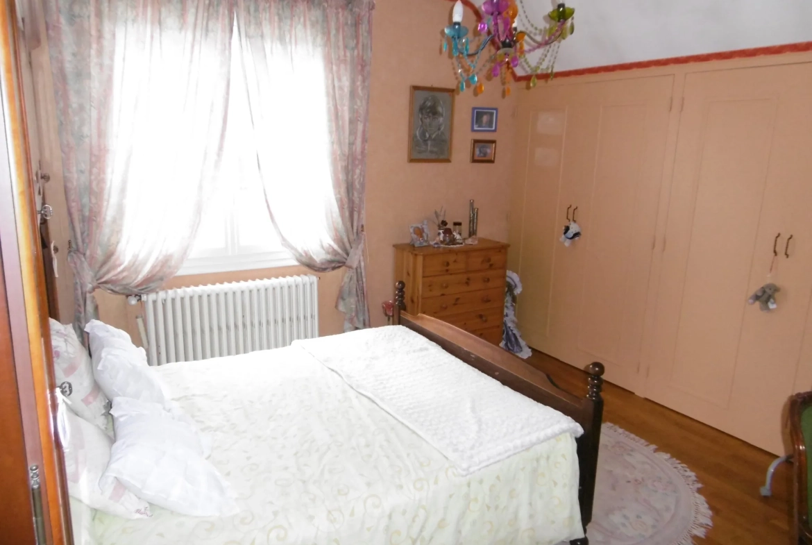 Charmante maison à Vendôme, proche TGV, terrain de 362 m² avec garage et terrasse 