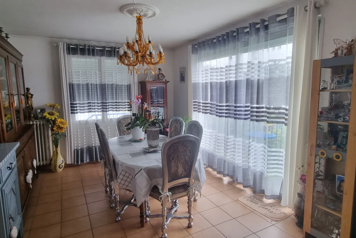 Charmante maison à Vendôme, proche TGV, terrain de 362 m² avec garage et terrasse 