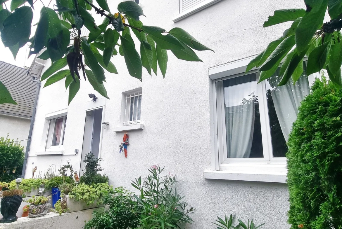Charmante maison à Vendôme, proche TGV, terrain de 362 m² avec garage et terrasse 