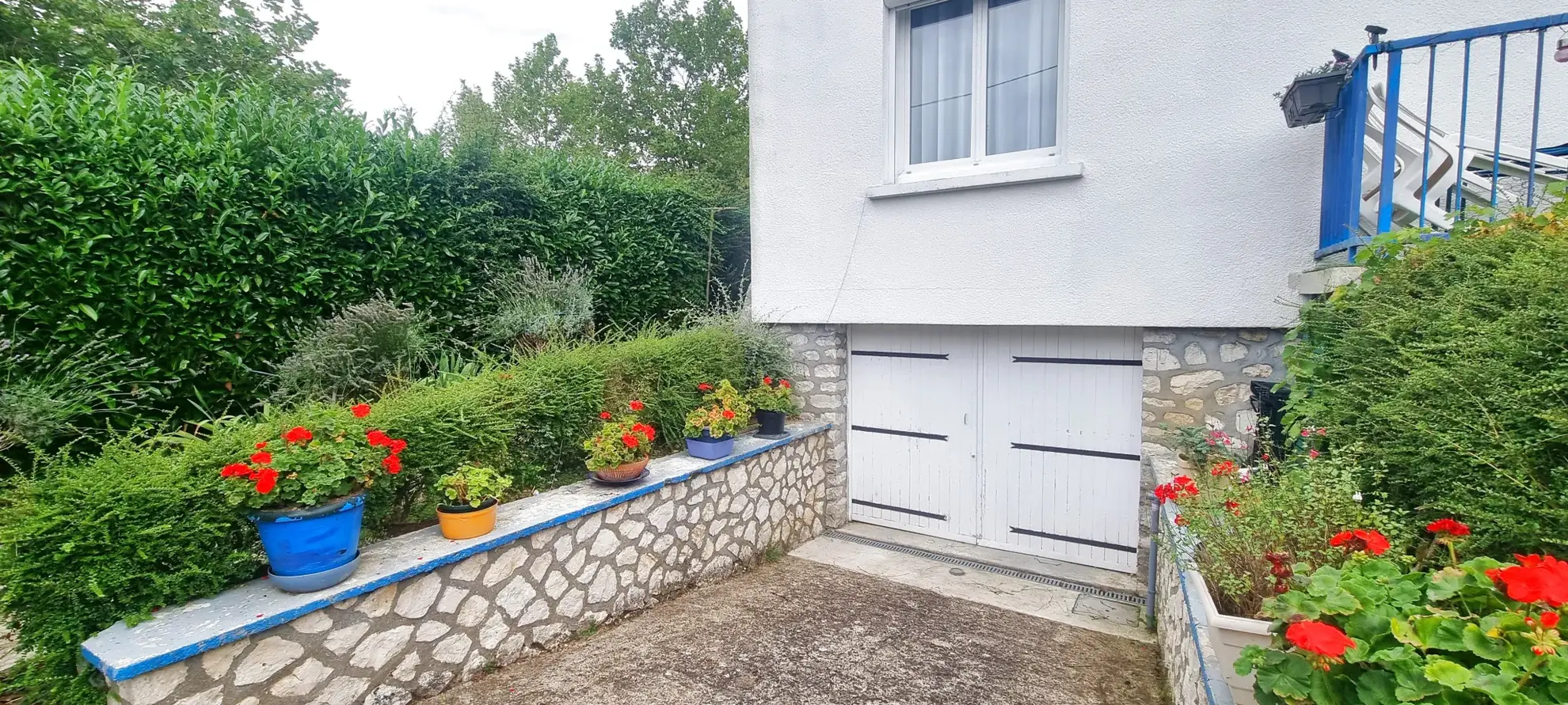 Charmante maison à Vendôme, proche TGV, terrain de 362 m² avec garage et terrasse 