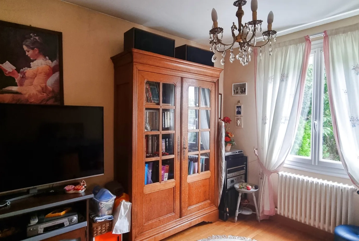 Charmante maison à Vendôme, proche TGV, terrain de 362 m² avec garage et terrasse 