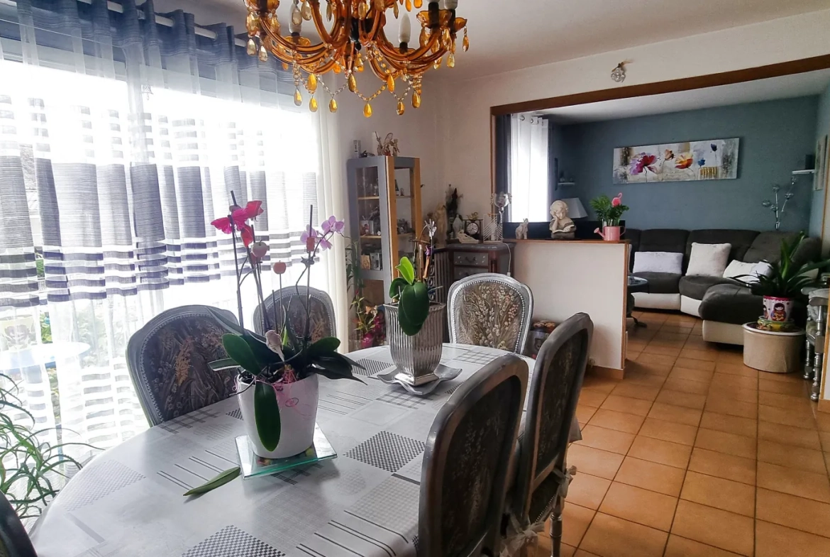Charmante maison à Vendôme, proche TGV, terrain de 362 m² avec garage et terrasse 