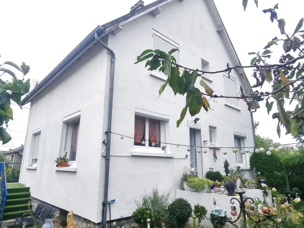 Charmante maison à Vendôme, proche TGV, terrain de 362 m² avec garage et terrasse