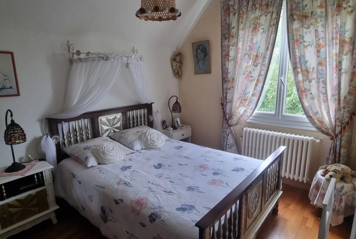 Charmante maison à Vendôme, proche TGV, terrain de 362 m² avec garage et terrasse 