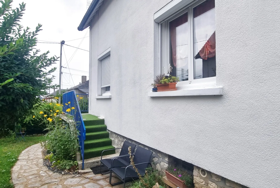 Charmante maison à Vendôme, proche TGV, terrain de 362 m² avec garage et terrasse 