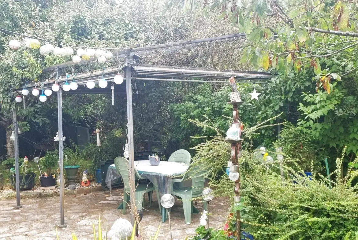 Charmante maison à Vendôme, proche TGV, terrain de 362 m² avec garage et terrasse 