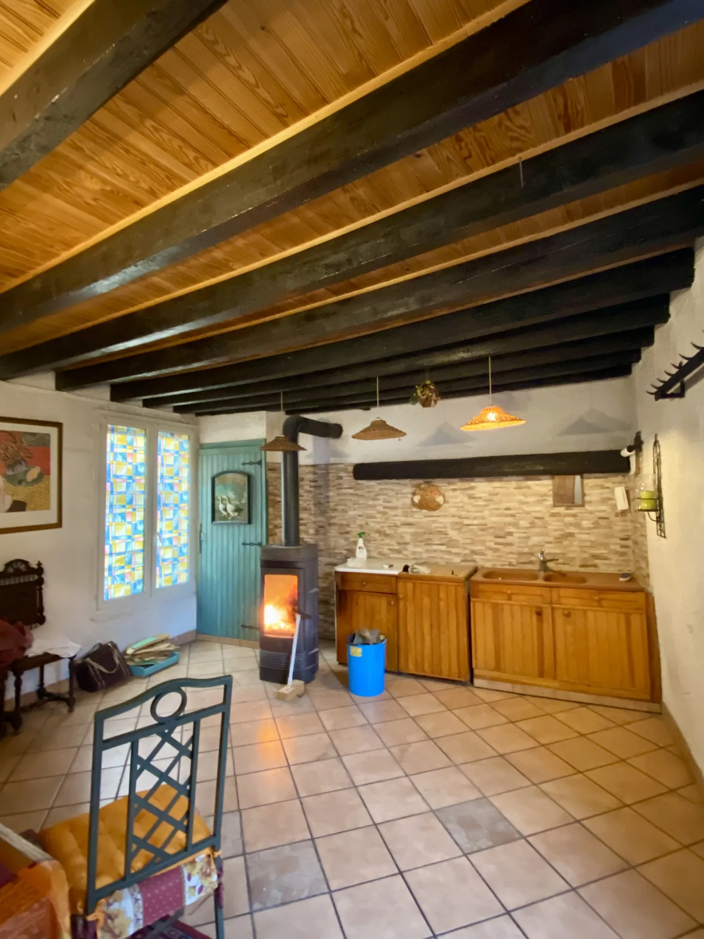 Immeuble mixte de 326 m² avec appartements, local professionnel et garages au Mayet de Montagne 