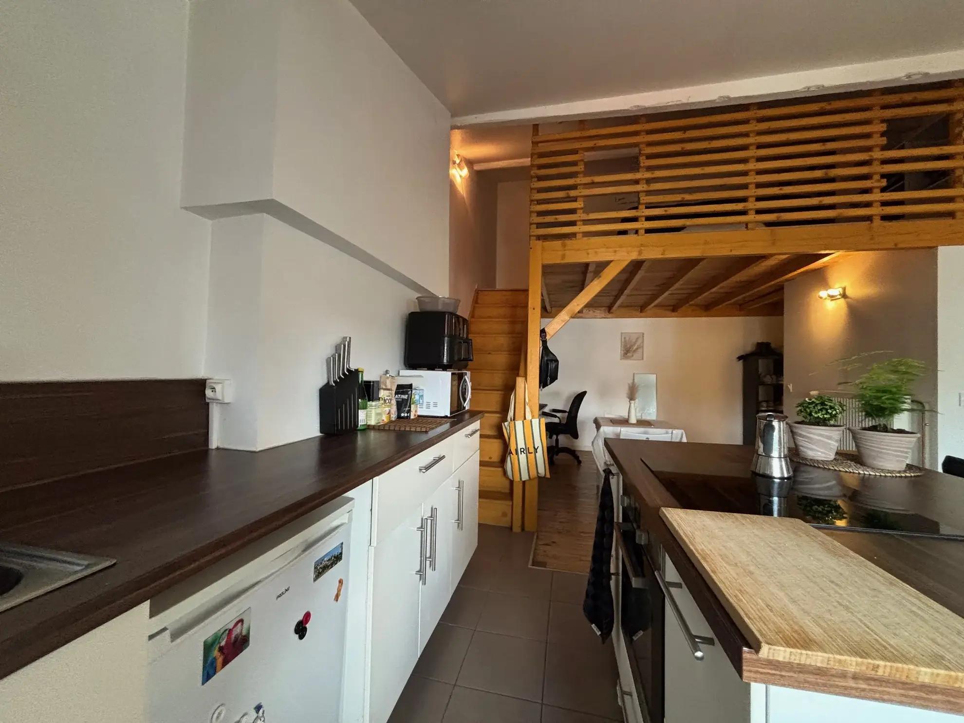 Investissement locatif à Saint-Étienne : Appartement F1 lumineux avec cave, dernier étage 