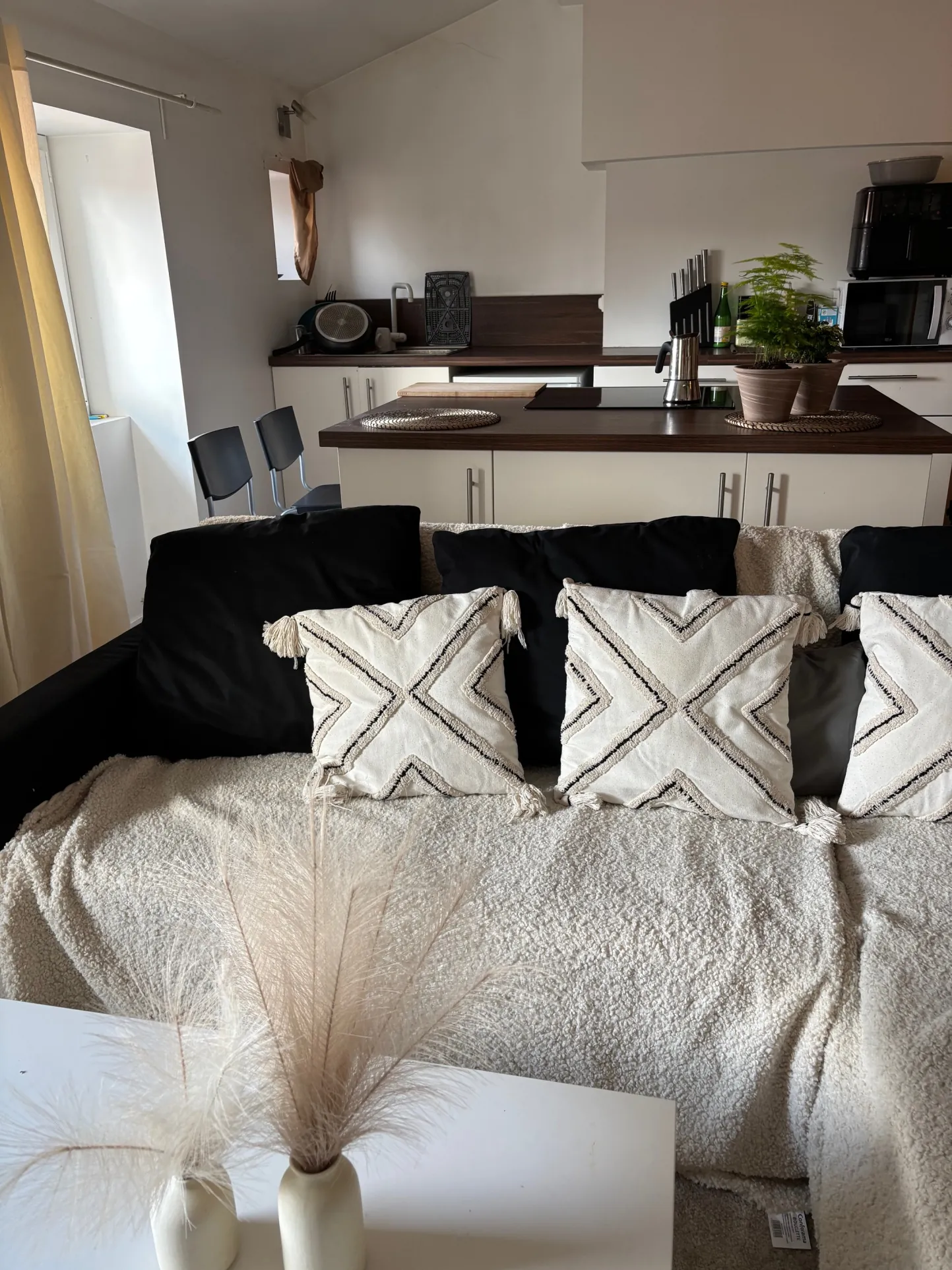 Investissement locatif à Saint-Étienne : Appartement F1 lumineux avec cave, dernier étage 