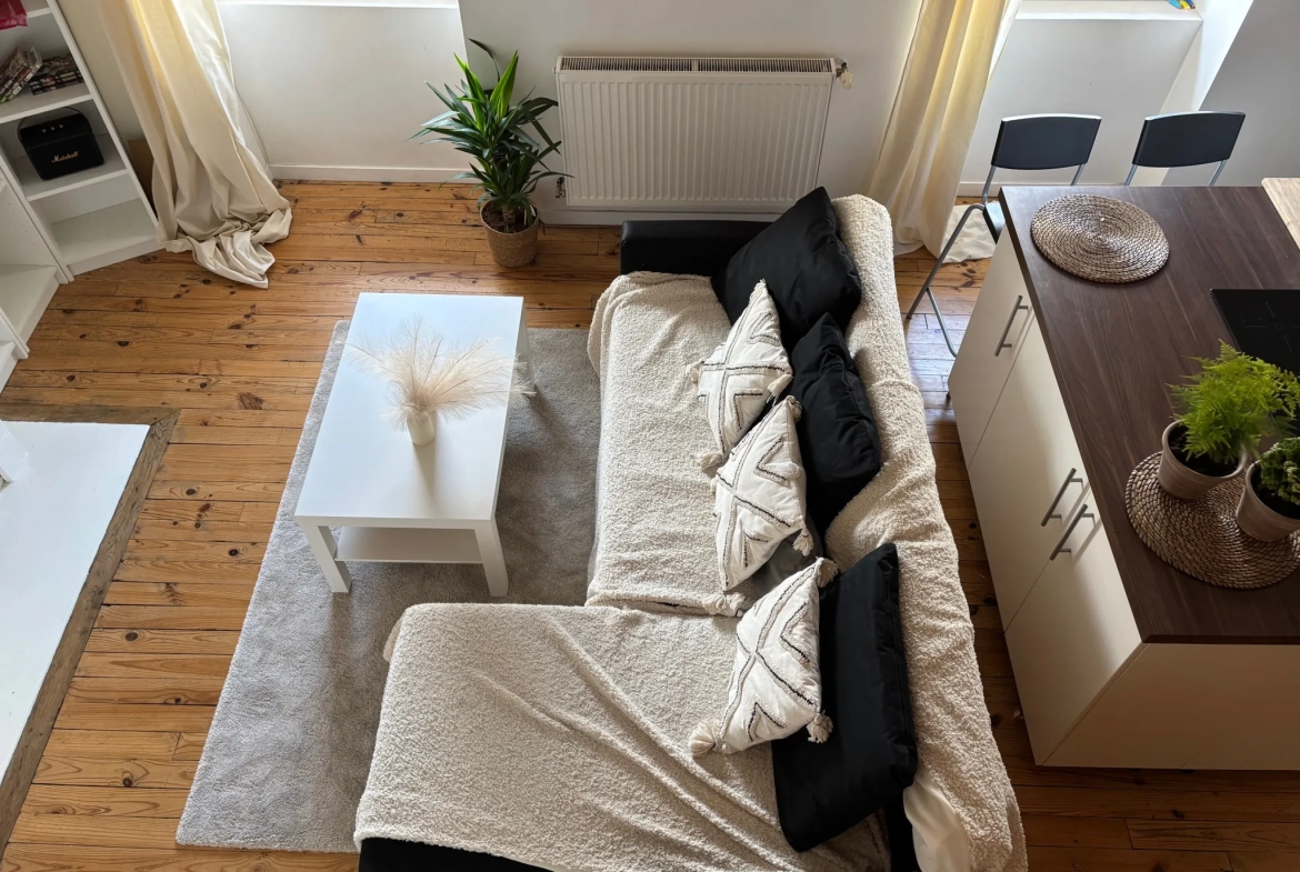 Investissement locatif à Saint-Étienne : Appartement F1 lumineux avec cave, dernier étage 