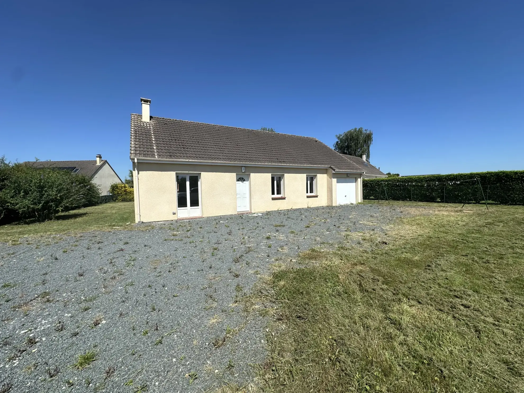 Maison de plain-pied avec 4 chambres à Fouqueville, proche écoles et commerces 