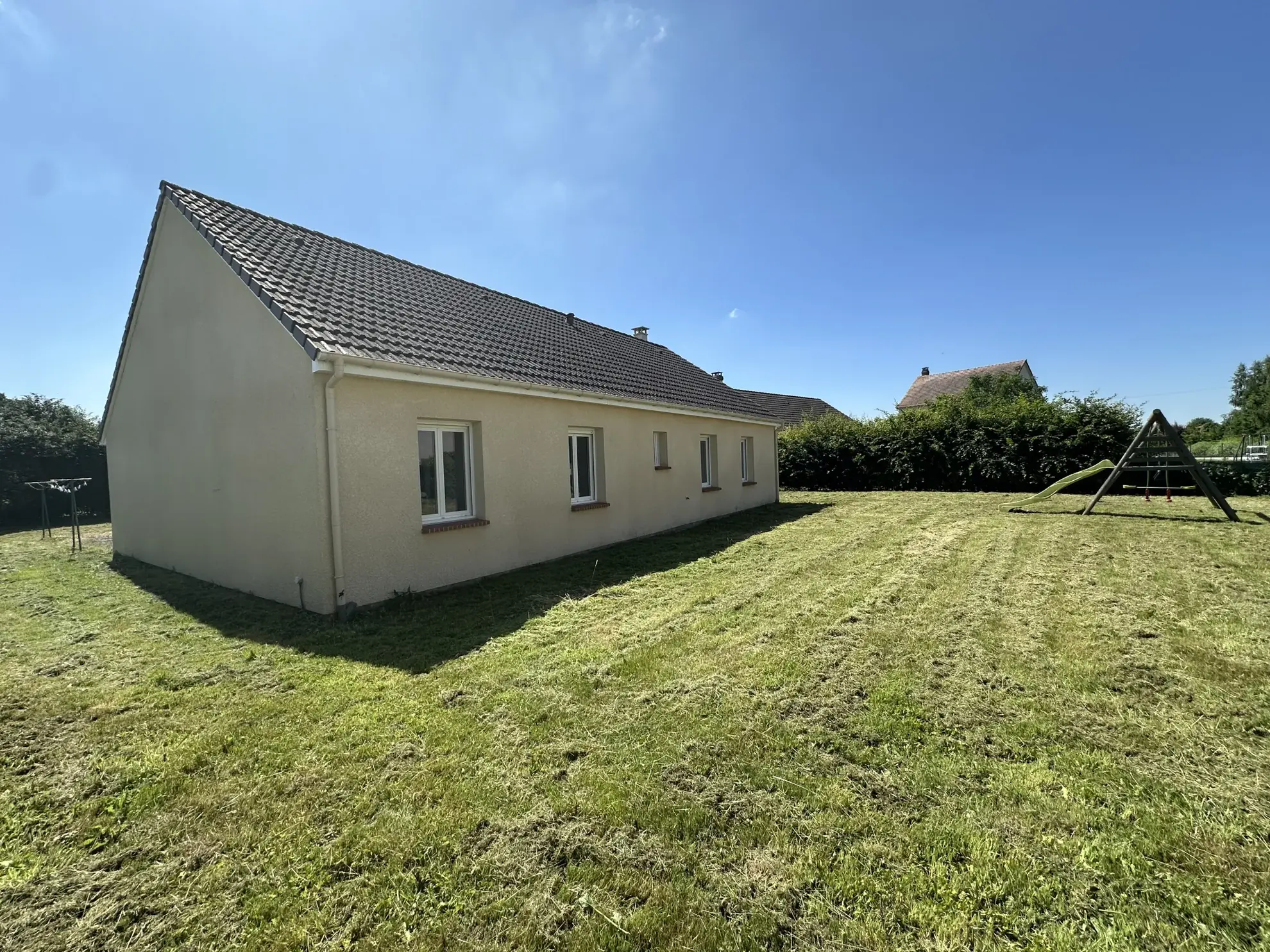 Maison de plain-pied avec 4 chambres à Fouqueville, proche écoles et commerces 