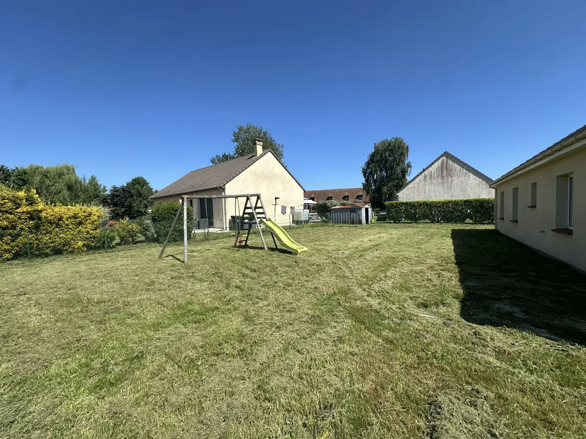 Maison de plain-pied avec 4 chambres à Fouqueville, proche écoles et commerces 