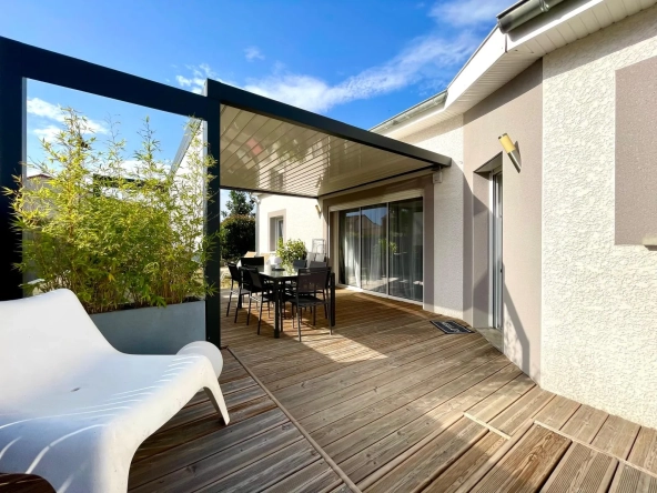 Maison de plain-pied moderne à Riorges de 105 m² avec terrasse et jardin arboré