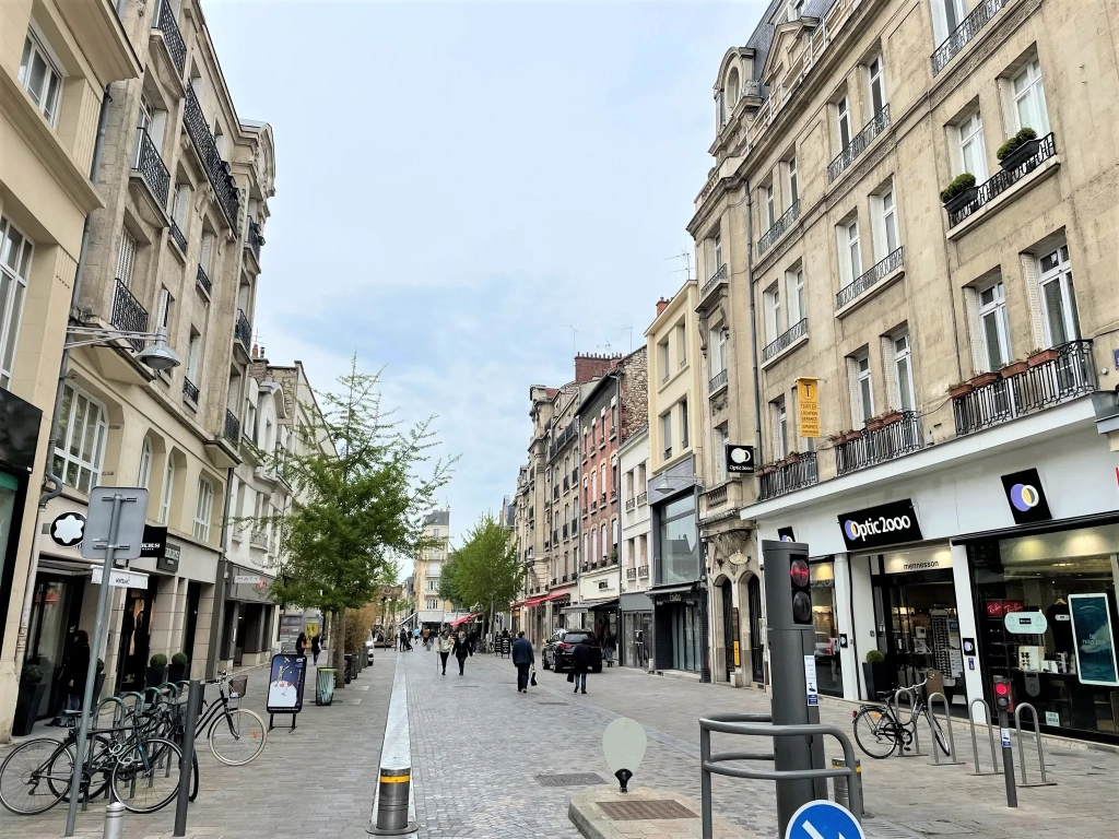 Appartement 4 pièces à vendre au cœur de Reims, parfait pour investisseur