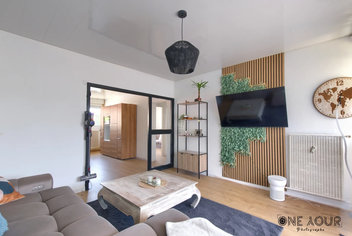 Bel appartement rénové avec 2 chambres et véranda à Thionville 
