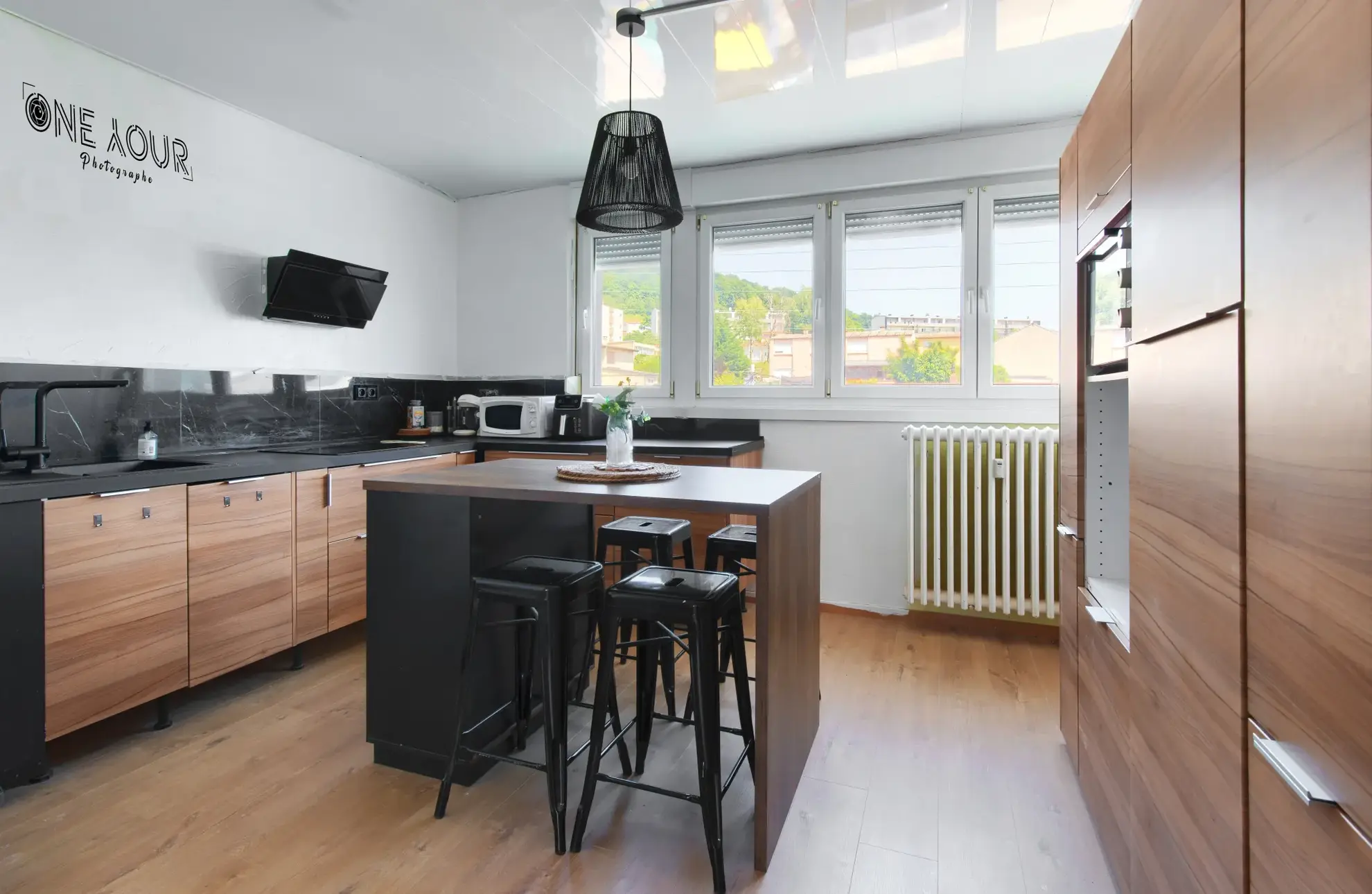 Bel appartement rénové avec 2 chambres et véranda à Thionville 