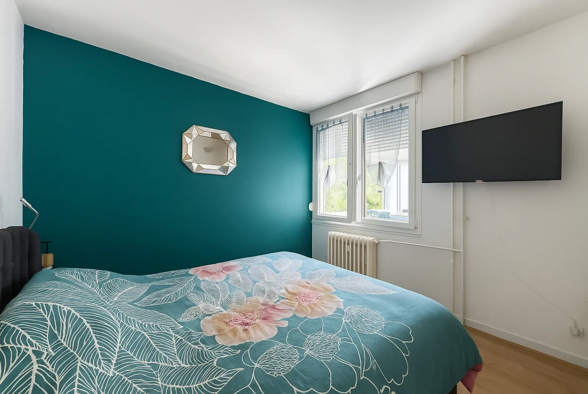 Bel appartement rénové avec 2 chambres et véranda à Thionville 