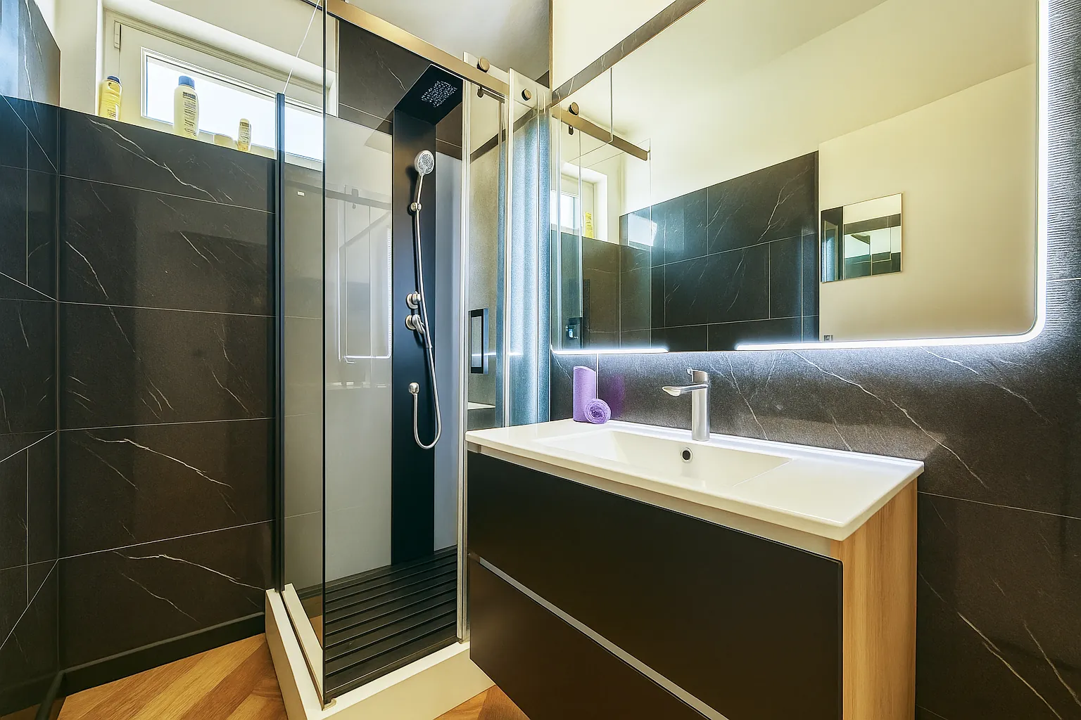 Bel appartement rénové avec 2 chambres et véranda à Thionville 