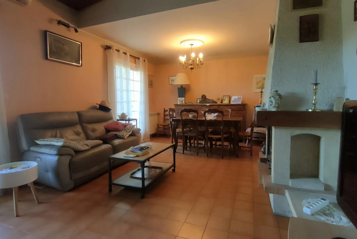 Maison de 5 pièces à Nîmes de 108 m² avec jardin et garage 