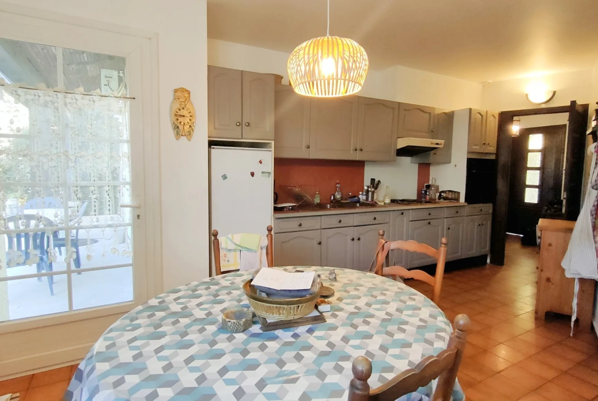 Maison de 5 pièces à Nîmes de 108 m² avec jardin et garage 