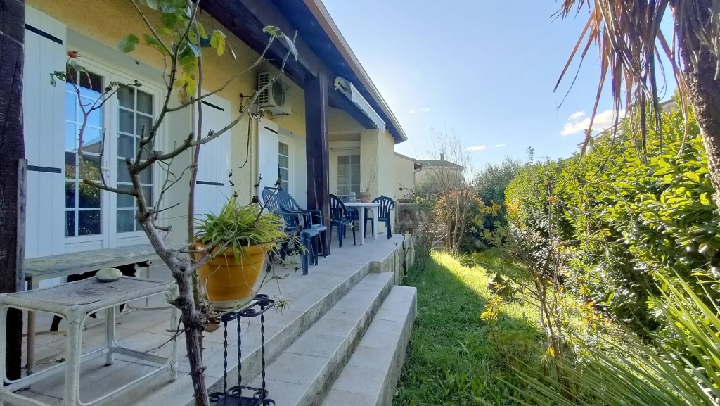 Maison de 5 pièces à Nîmes de 108 m² avec jardin et garage