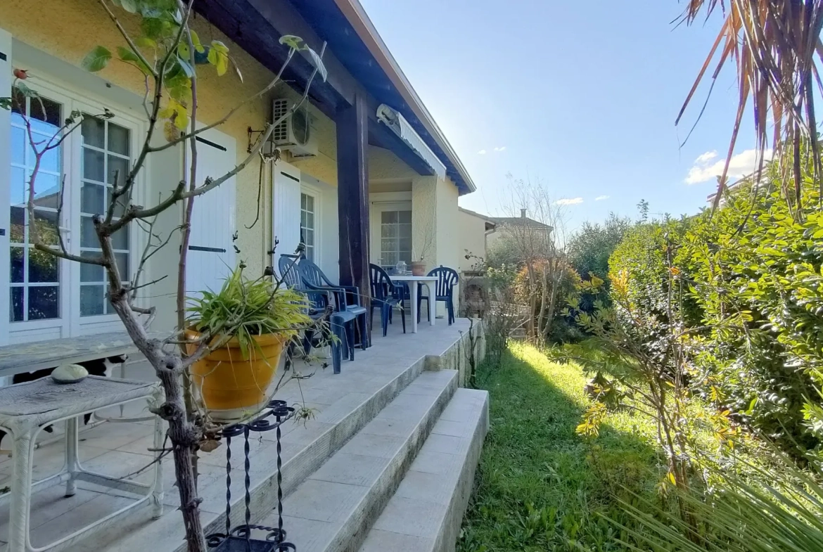 Maison de 5 pièces à Nîmes de 108 m² avec jardin et garage 