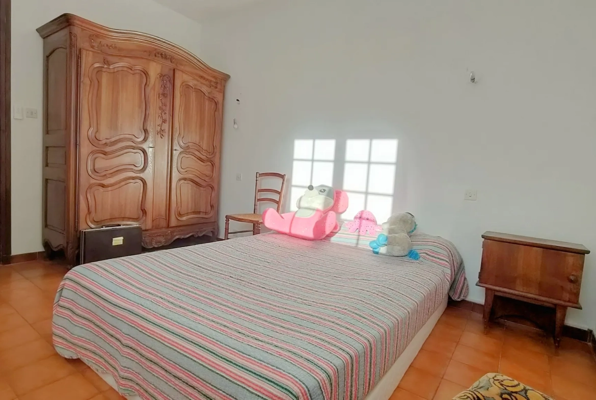Maison de 5 pièces à Nîmes de 108 m² avec jardin et garage 