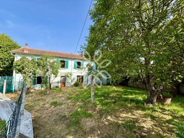 Maison avec dépendances, café/bar et potentiel d’investissement à Couteuges