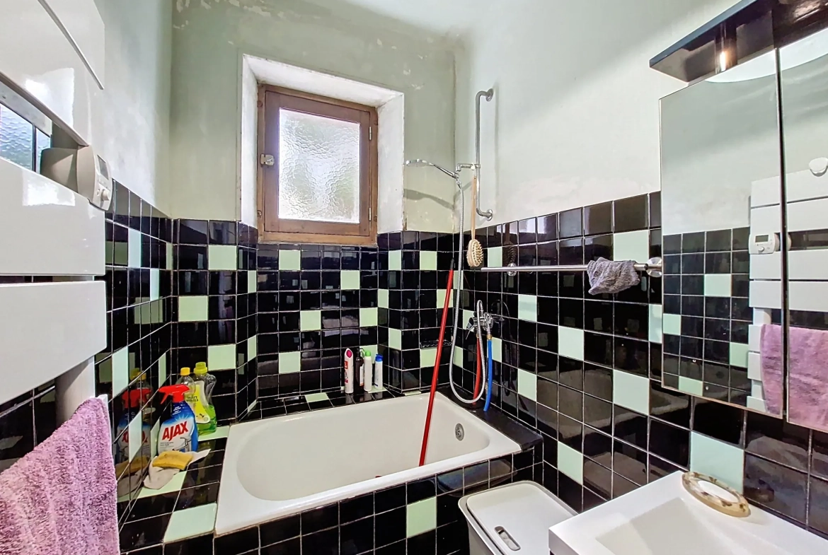 Maison avec sous-sol total à Bourganeuf - 70 m2, 3 chambres 