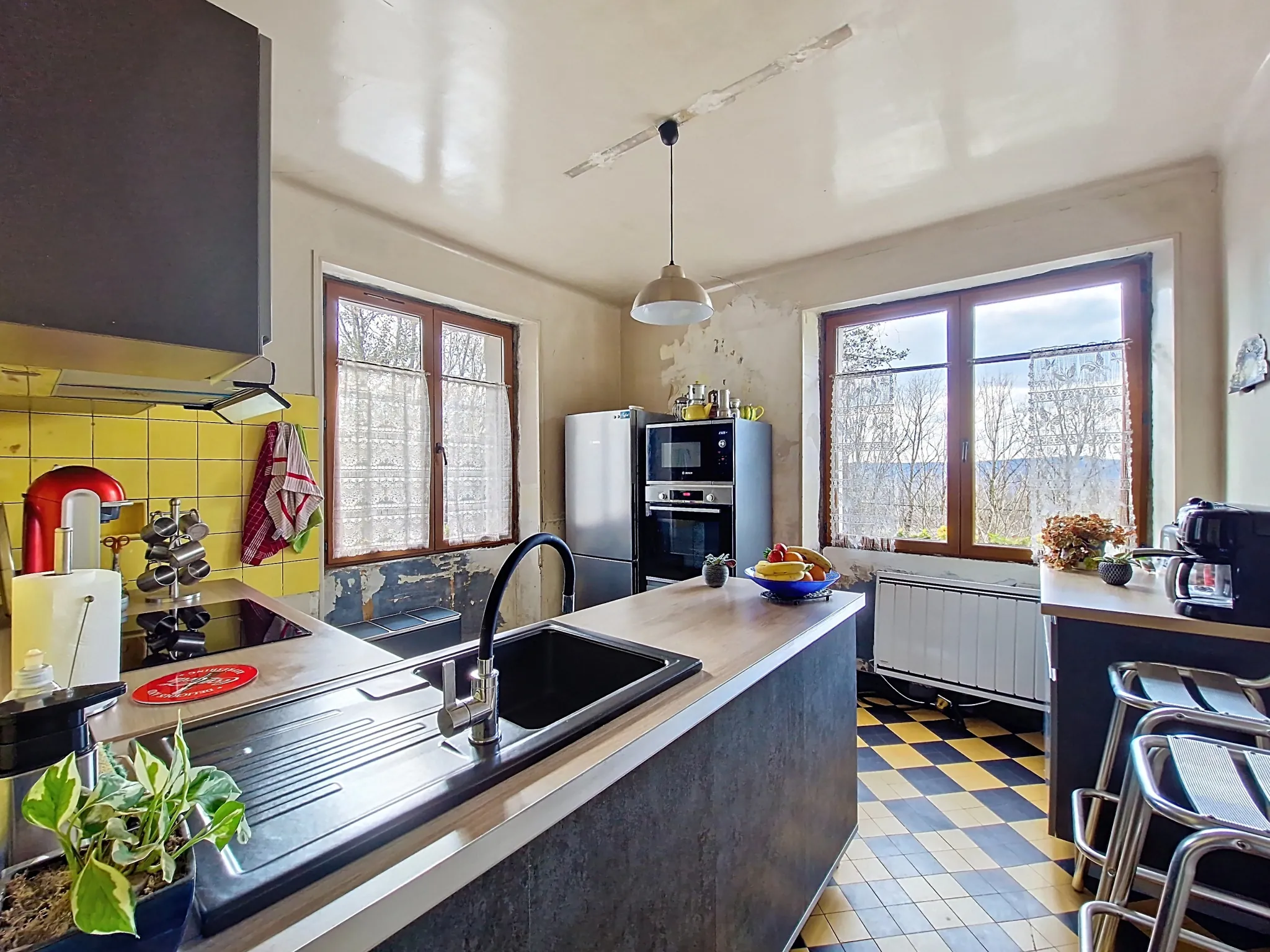 Maison avec sous-sol total à Bourganeuf - 70 m2, 3 chambres 