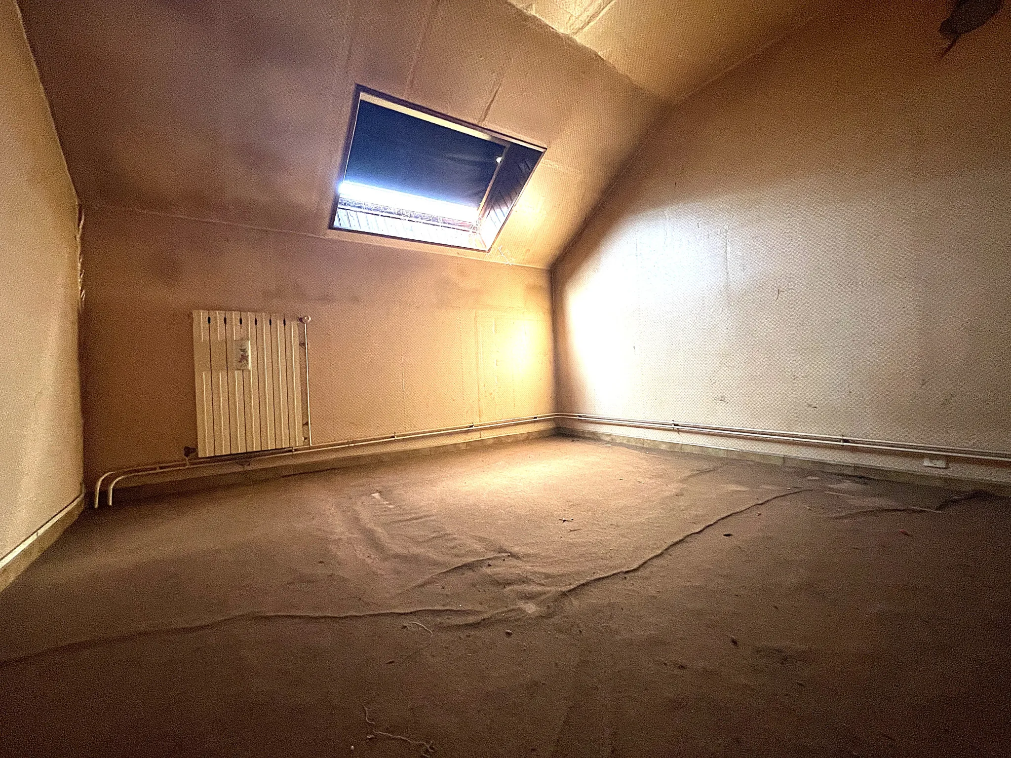 Maison de plain-pied à Prémery, 4 chambres, garage, calme, 65 000 EUR 