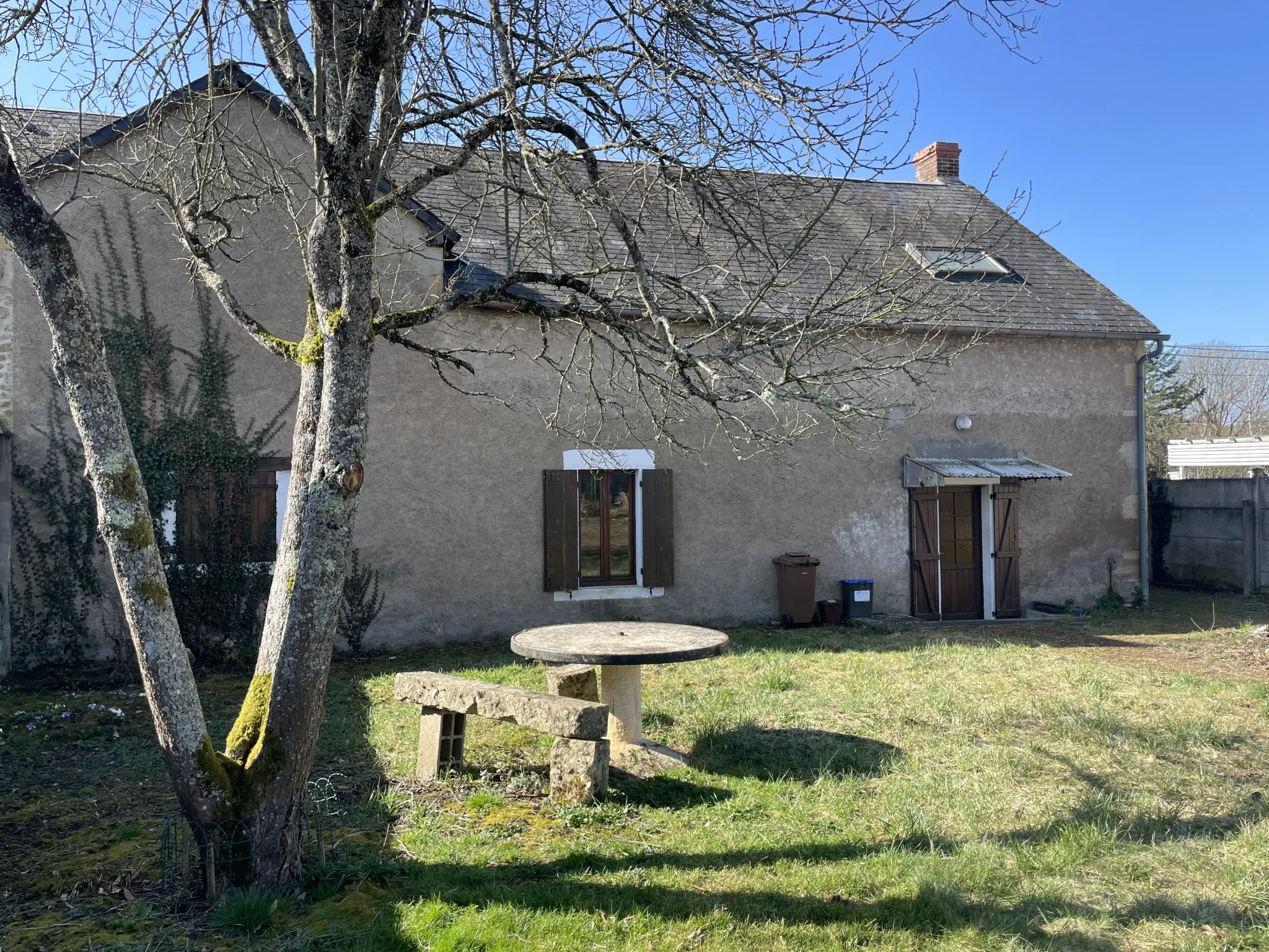 Maison de plain-pied à Prémery, 4 chambres, garage, calme, 65 000 EUR 