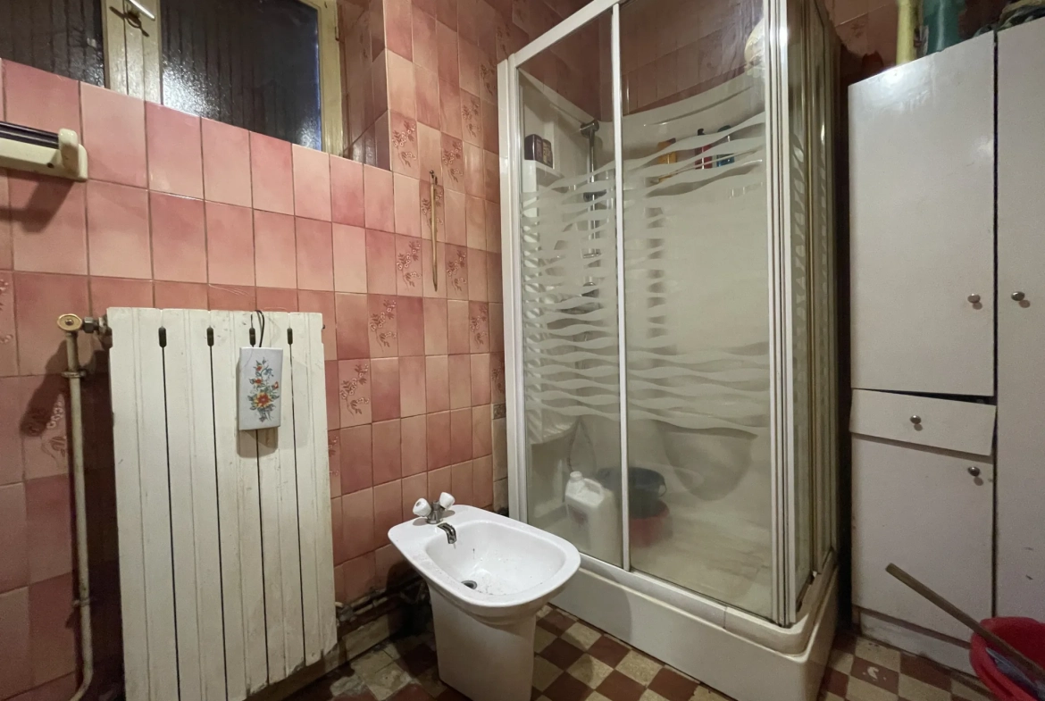 Maison de plain-pied à Prémery, 4 chambres, garage, calme, 65 000 EUR 